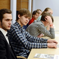 Томские старшеклассники примерили кресла директоров заводов в «Микране».