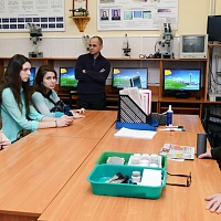 Криминалисты Юридического института ТГУ рассказали томским школьникам о том, как раскрыть преступление.
