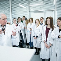 ТГУ организовал для школьников визит на инновационное предприятие номер один в Томске – «Микран».